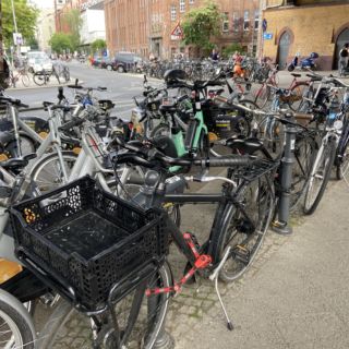 Kopenhagen style bikeparking
