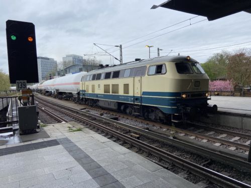 Dammtor BR 215 mit Sprit unterwegs