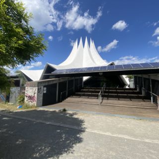 Solar tent