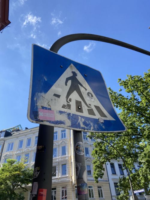 Spazieren mit Hut