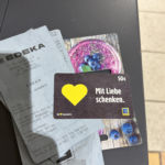 Flüchtlingsgeldkartenaustausch