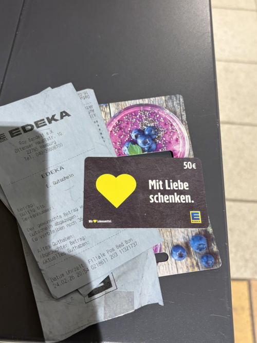 Flüchtlingsgeldkartenaustausch